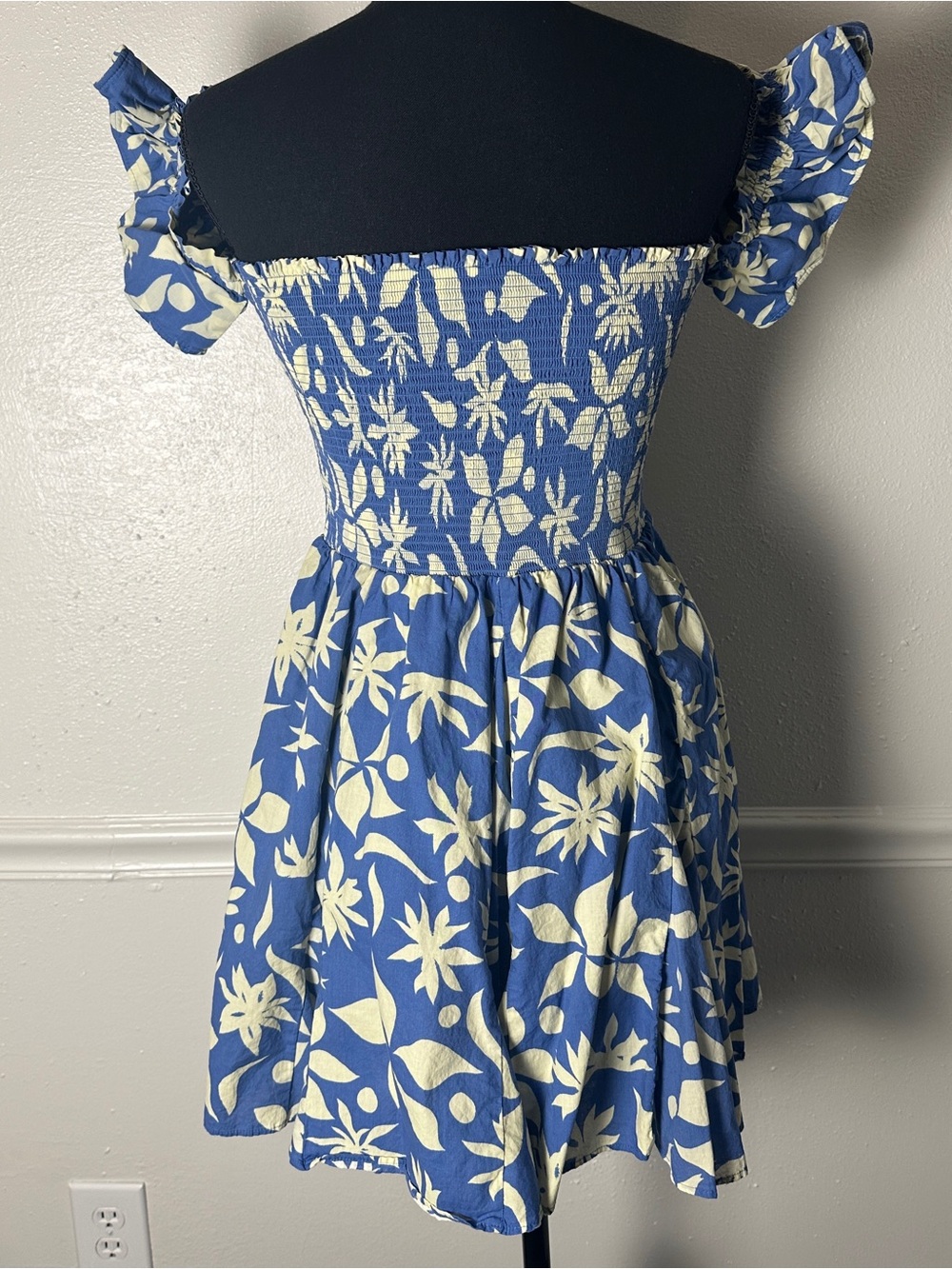 Zara Blue and Cream Off-Shoulder Floral Mini Dress - Picture 4 of 8